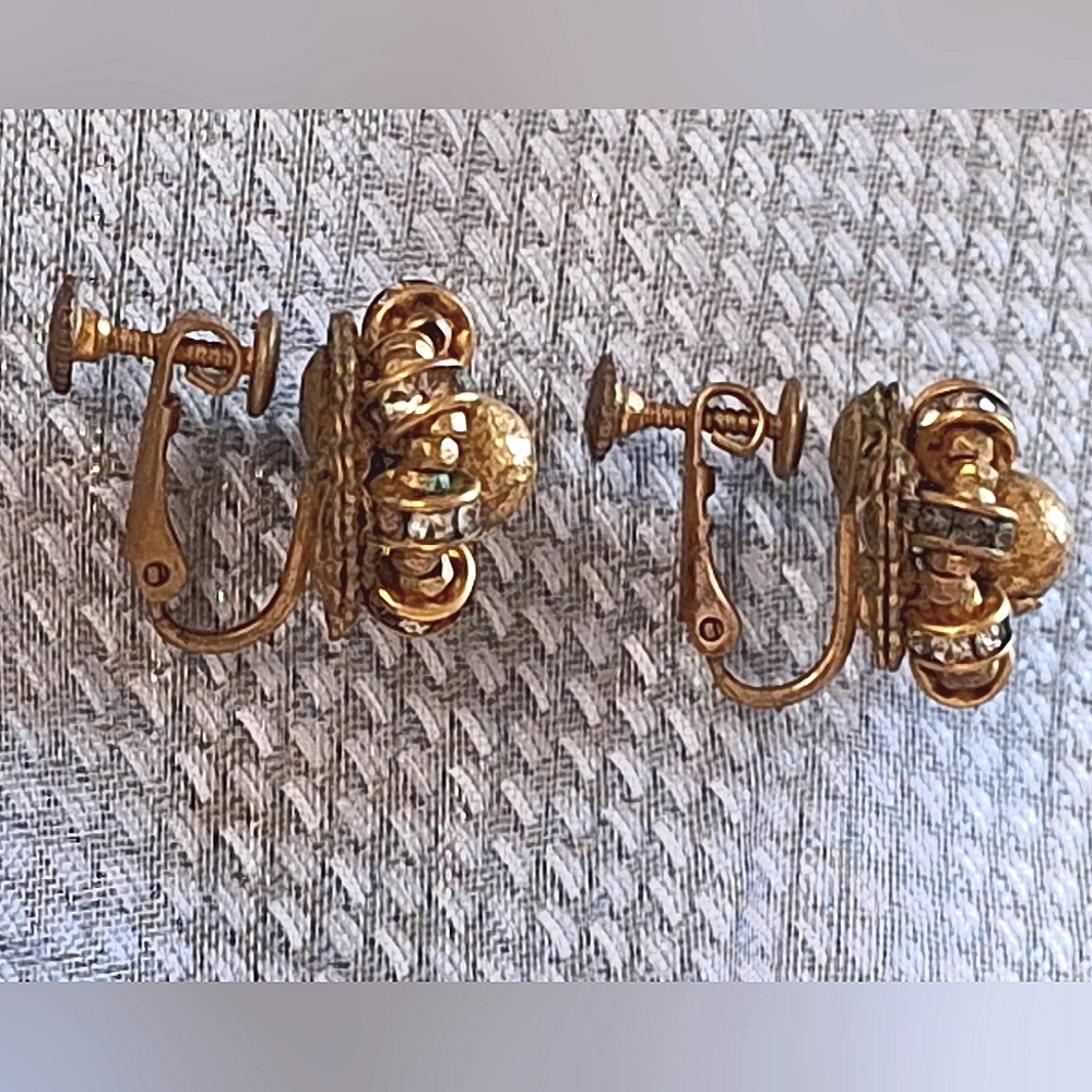 Vintage MIRIAM HASKELL | Cluster Design Clip-On Earrings - Picture 7 of 10